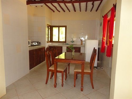 Hill Park Hotel - Tiwi Beach Dış mekan fotoğraf